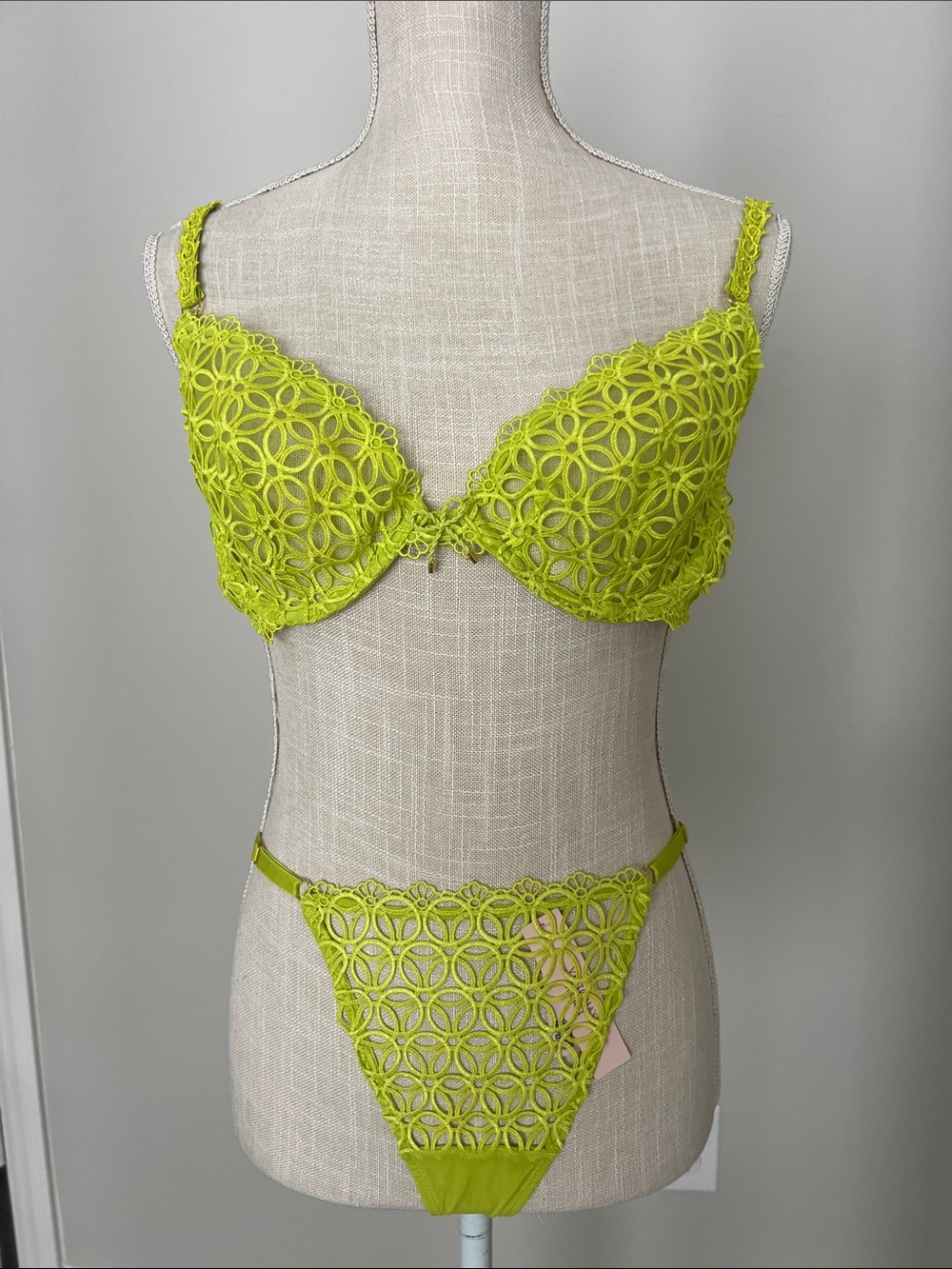 Victoria's Secret Neon Lime Lace Underwire Bra & Thong Set